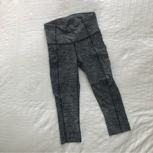 Like new black and white speckled Lululemon cropped  leggings size 4